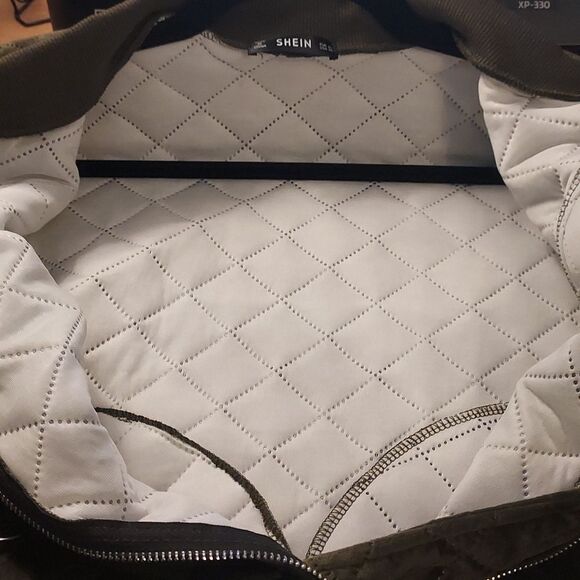 Bomber jacket velvet quilted olive green zippered front - Picture 7 of 10